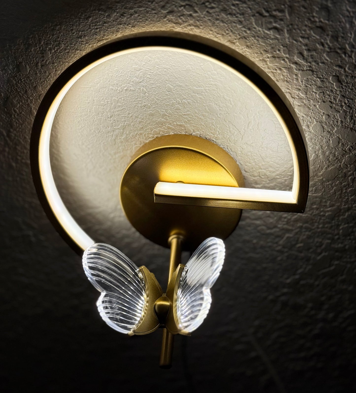 Aurora Butterfly Wall Lamp – Elegance that Glows